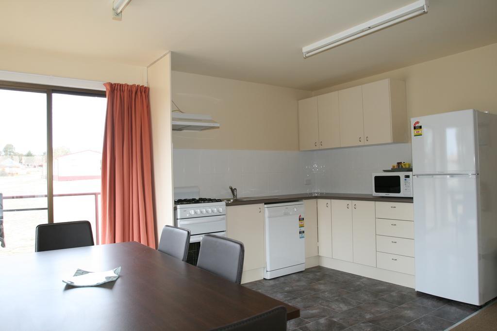 ג'ינדביין The Station Hotel חדר תמונה